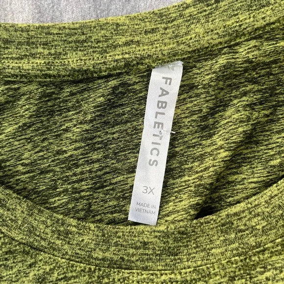 Fabletics Heathered Green Short Sleeve Crop Top - Picture 2 of 3
